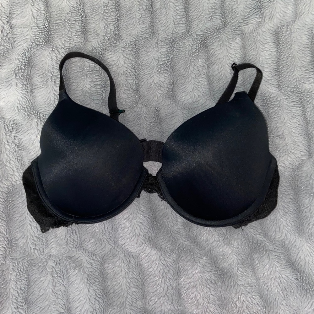 LIGHTLY PADDED BLACK BRA